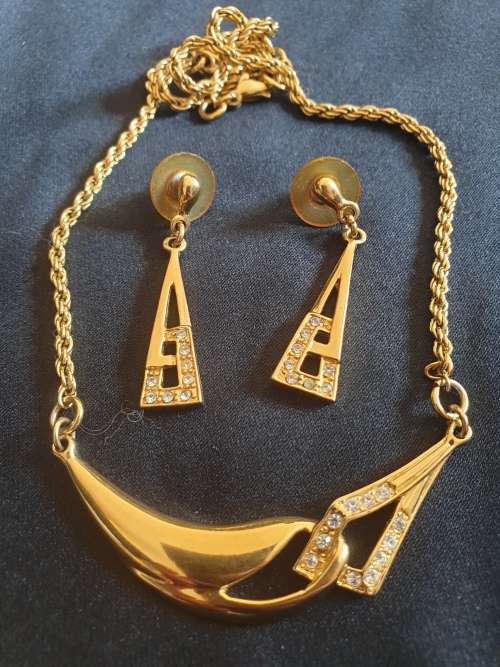 Gold plated modern necklace with matching earrings