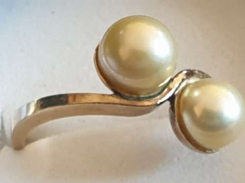 Vintage Genuine 2x salt water pearl ring