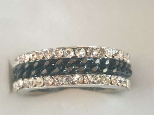 Ring White and Black Crystals