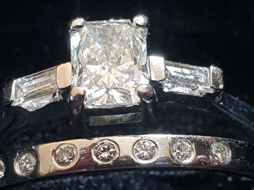 Genuine Platinium and Radiant cut 0.46 carat  Diamond ring set