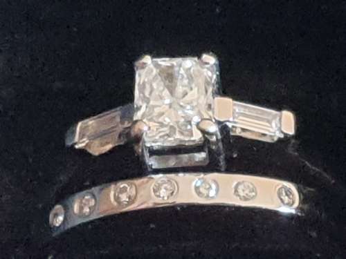 Genuine Platinium and Radiant cut 0.46 carat  Diamond ring set