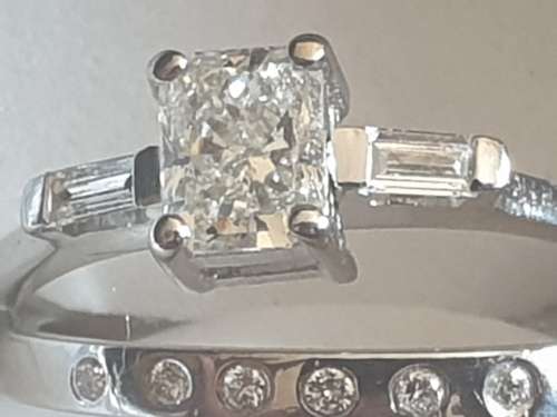 Genuine Platinium and Radiant cut 0.46 carat  Diamond ring set
