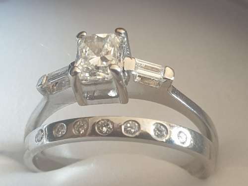 Genuine Platinium and Radiant cut 0.46 carat  Diamond ring set