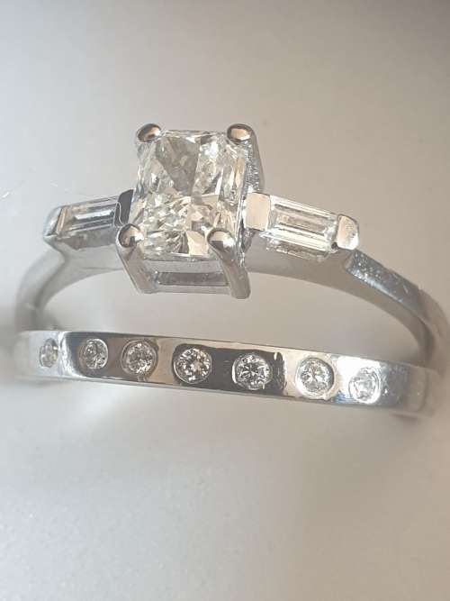 Genuine Platinium and Radiant cut 0.46 carat  Diamond ring set