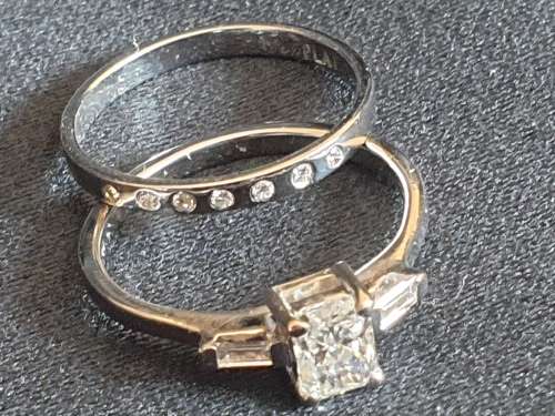 Genuine Platinium and Radiant cut 0.46 carat  Diamond ring set