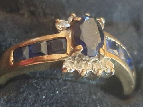 9ct Yellow Gold and Sapphire Ring
