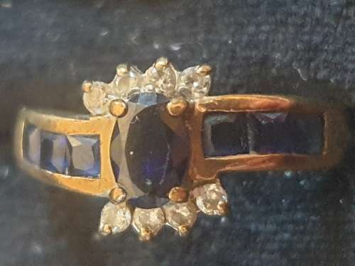 9ct Yellow Gold and Sapphire Ring