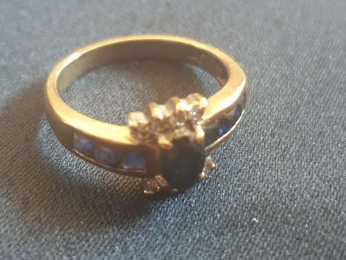 9ct Yellow Gold and Sapphire Ring