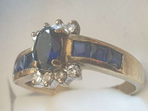 9ct Yellow Gold and Sapphire Ring