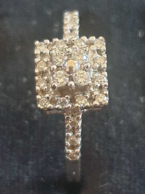 9ct White gold and Diamond