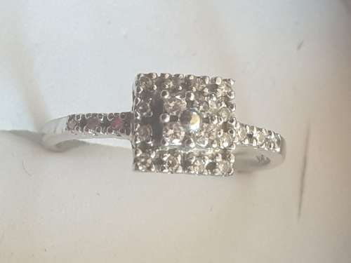 9ct White gold and Diamond