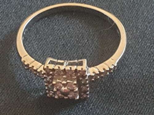9ct White gold and Diamond