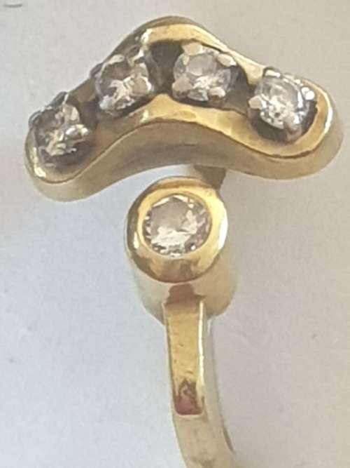 18ct gold and 5x Diamond hand made ring