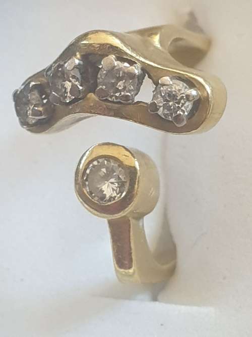 18ct gold and 5x Diamond hand made ring