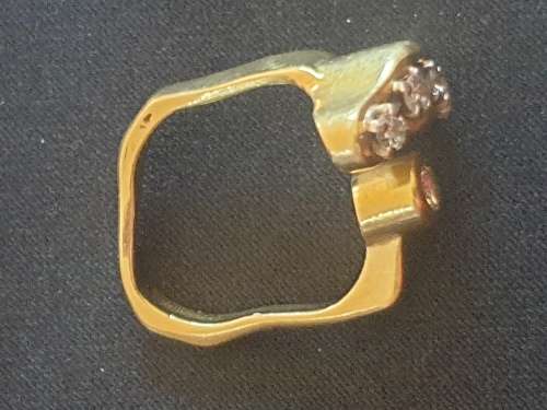 18ct gold and 5x Diamond hand made ring