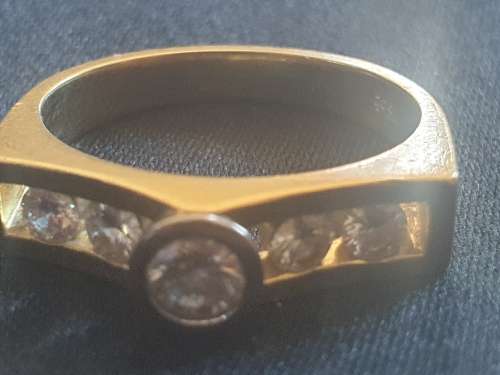 18ct yellow gold 0.76 carats diamond ring