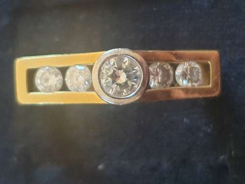 18ct yellow gold 0.76 carats diamond ring