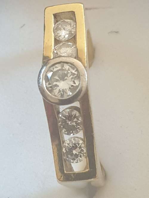 18ct yellow gold 0.76 carats diamond ring