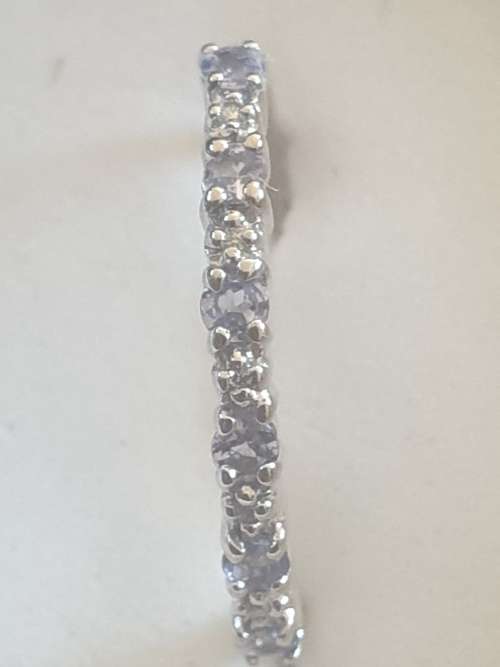 Cute 9ct white gold and Tanzanite ring