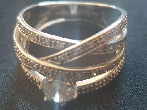 14ct white gold ring with a 0.75 carat Diamond