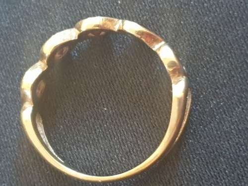 9ct gold and garnet ring made between 1955-1995 stamped Jayem