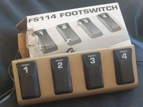 Behringer FS114 Midi controller footswitch with box