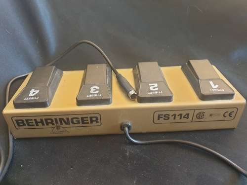 Behringer FS114 Midi controller footswitch with box