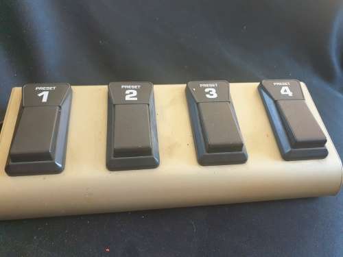 Behringer FS114 Midi controller footswitch with box
