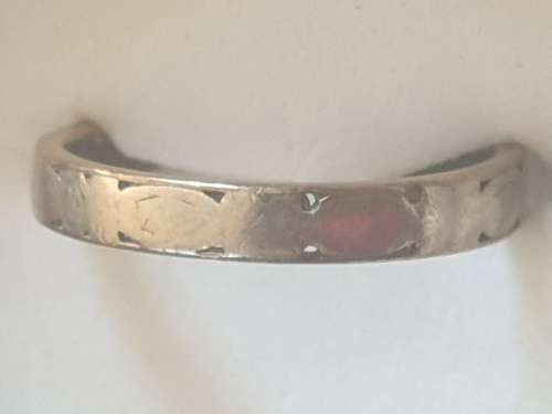 9ct Antique 2 tone yellow and white gold with  pattern band