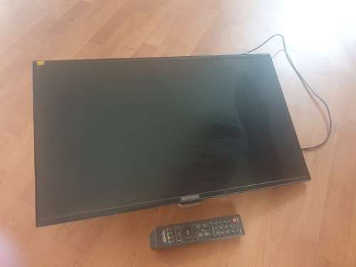 Telefunken 32` colour TV with Remote on wall mount