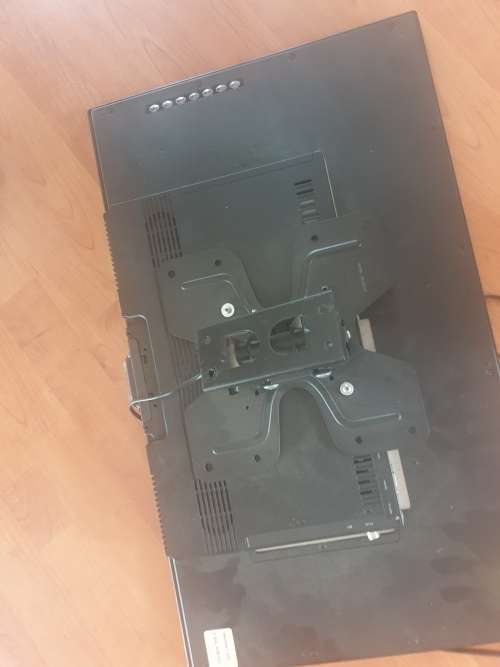 Telefunken 32` colour TV with Remote on wall mount