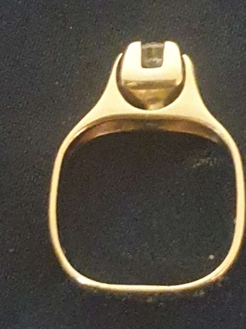 18ct yellow gold and 0.22 carat diamond ring