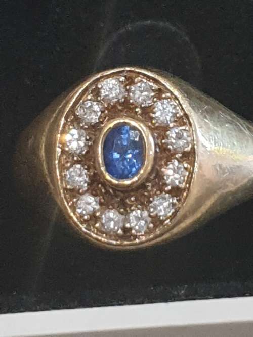 18CT SOLID GOLD AND TANZANITE AND NATURAL DIAMOND ENGAGEMENT RING