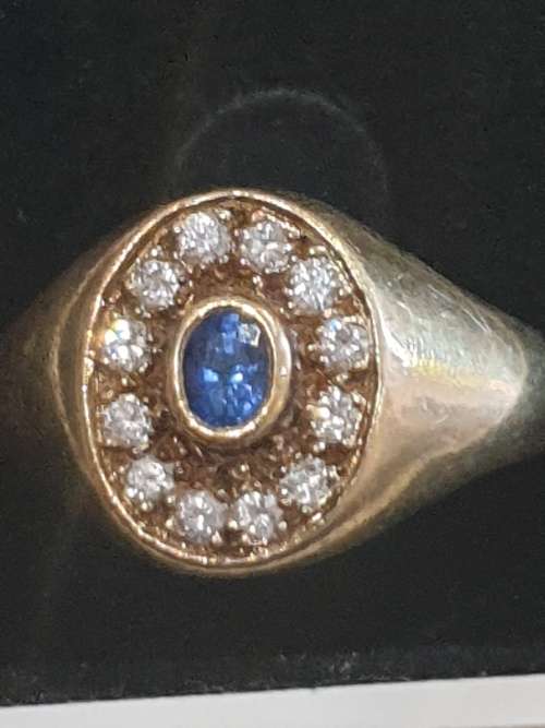 18CT SOLID GOLD AND TANZANITE AND NATURAL DIAMOND ENGAGEMENT RING