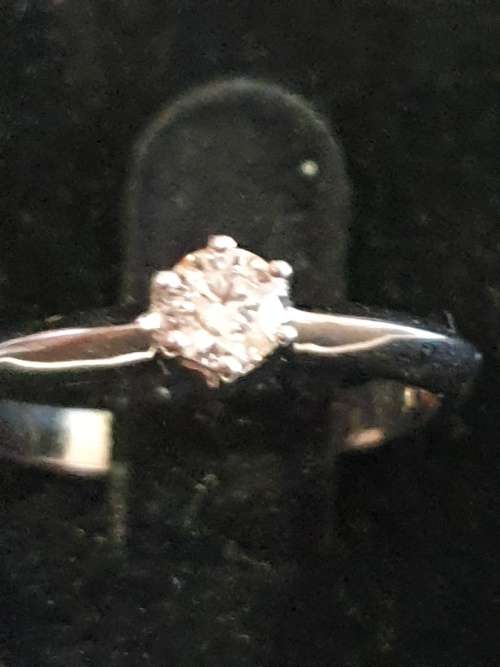 18ct white gold and geniune 0.25 carat solitaire diamond engagement ring
