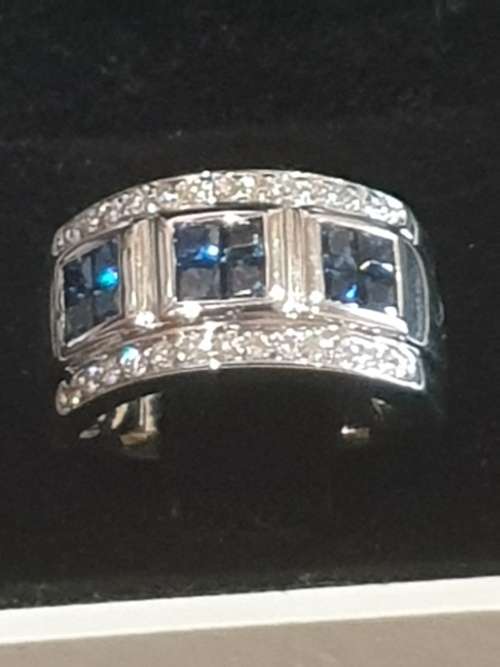 18ct Princess cut Sapphire`s and Diamond Ring of approx 0.98 carats