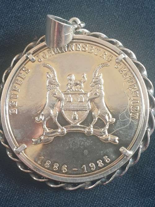 RARE 1886-1986 Silver JHB 100th Anniversary tribute to the pioneers medallion on silver pendant