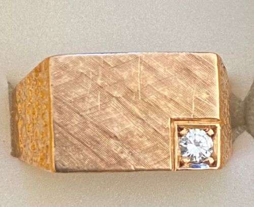 9ct gold men`s heavy gold ring with a .10 carat diamond