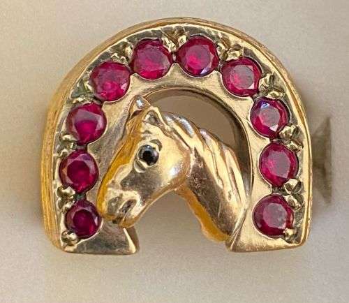 Stunning 9ct yellow gold men`s Horse shoe ring with approx 1.75 carats of ruby`s