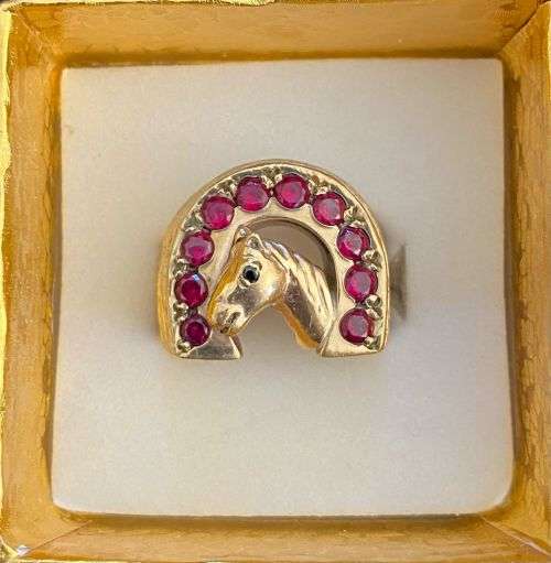 Stunning 9ct yellow gold men`s Horse shoe ring with approx 1.75 carats of ruby`s