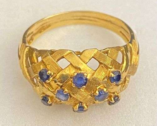 18ct yellow gold fancy woven ring with 8 natural Sapphire`s circa approx 1960`s