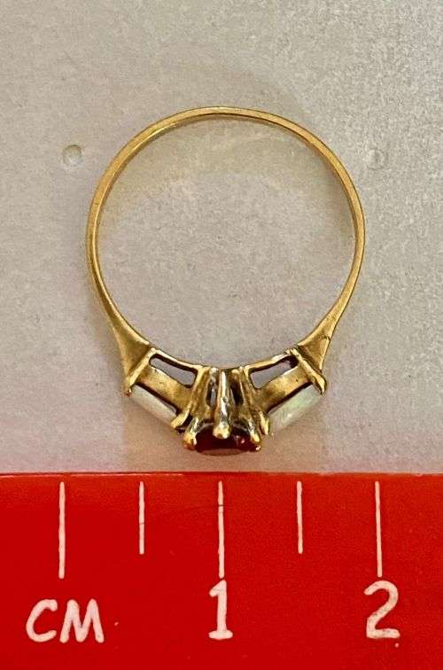 Vintage 9ct yellow gold Garnet and Opal petite Ring