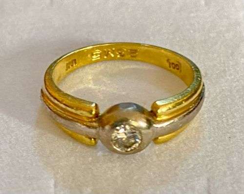 18ct and .10 carat diamond ring