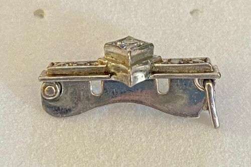 18ct white gold antique brooch with diamonds
