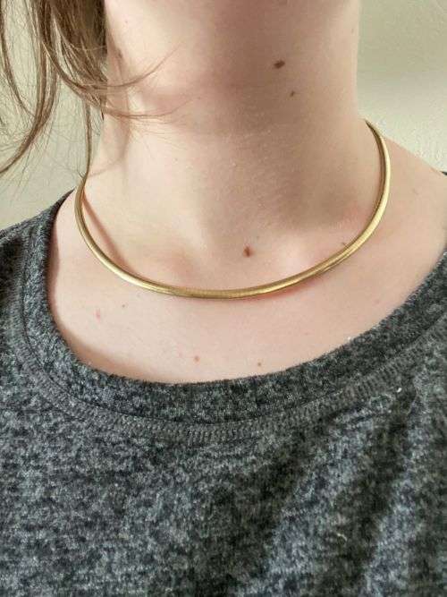 Stunning flat style 9ct gold necklace