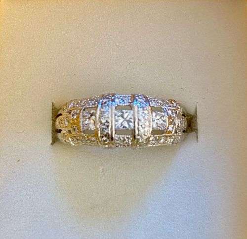 *OOH SO NICE!!* Platinum and Diamond Ring