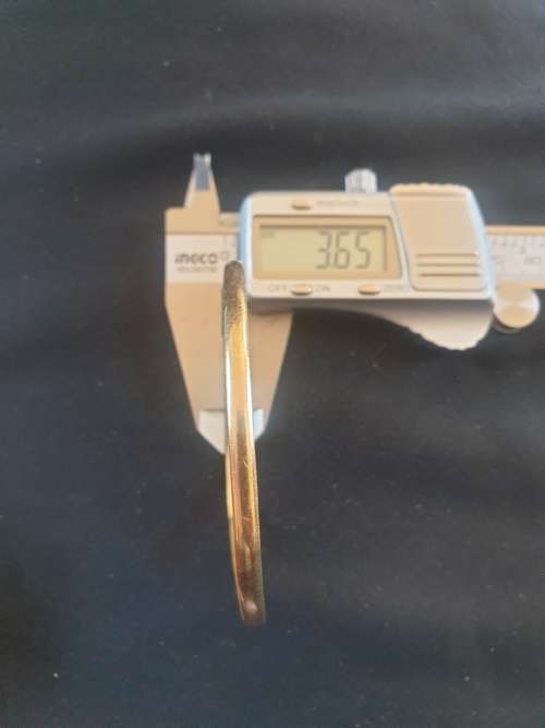 9ct yellow gold Bangle 3.65mm width