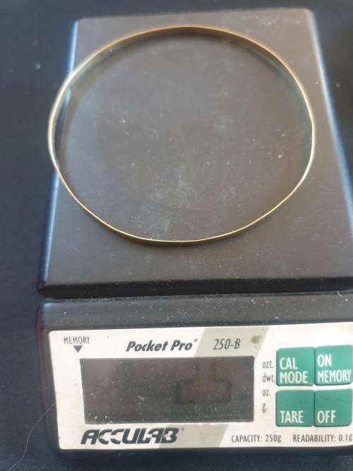 9ct gold bangle 2.68mm width