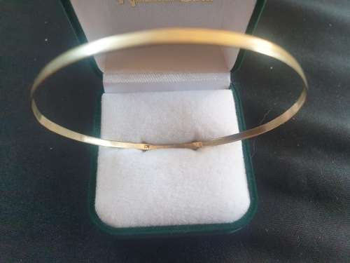9ct gold bangle 2.68mm width