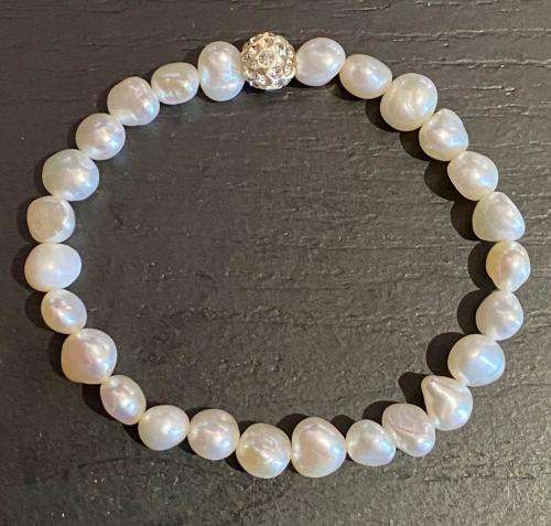 Stunning High quality pearls on a silicone band with a glitter ball bracelet